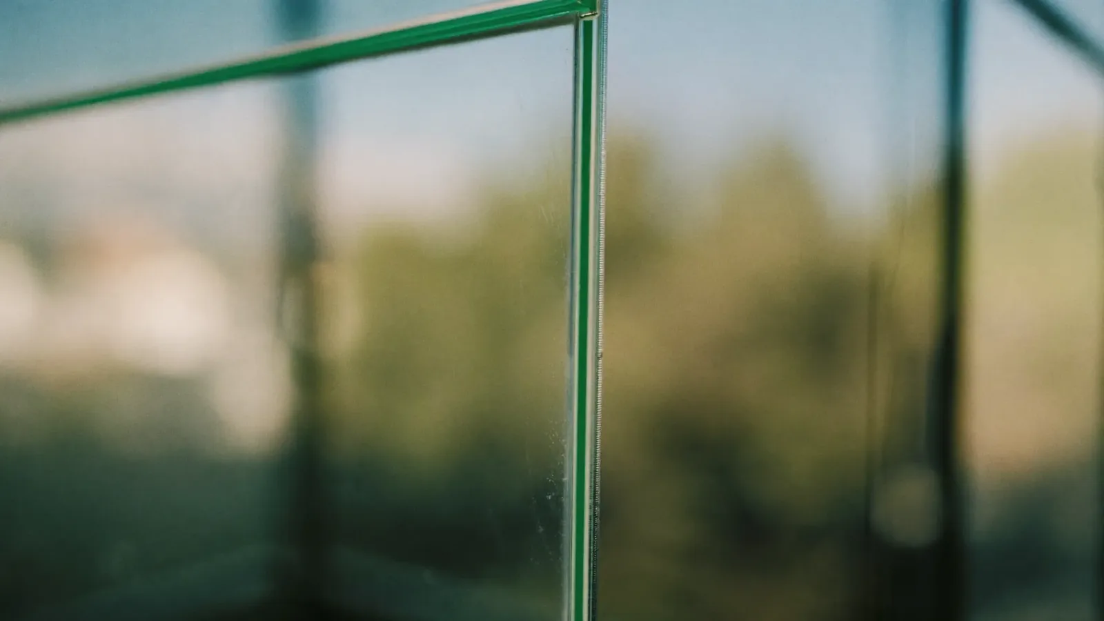 Cut edge of laminated acoustic glass showing the interlayer between the two panes