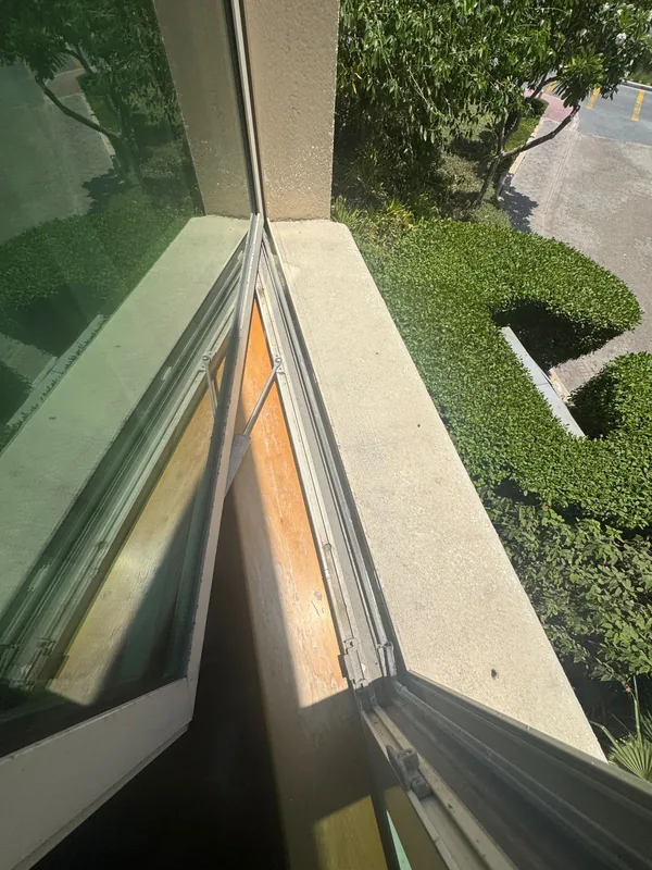 Sliding track cleaned and adjusted in a Dubai home